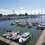 Yachthafenidyll - Direkte Wasserlage Am Hafen Daire Karlshagen