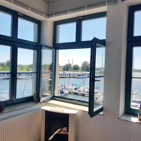 Apartment Ferienwohnung Yachthafenidyll - Direkte Wasserlage Am Hafen Karlshagen