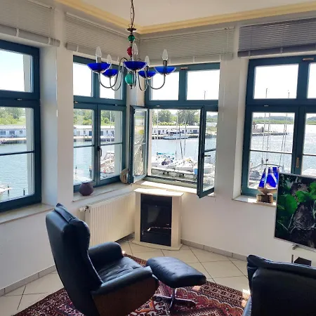 Ferienwohnung Yachthafenidyll - Direkte Wasserlage Am Hafen