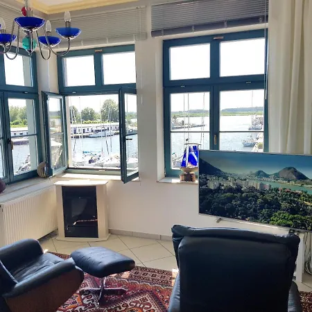 Ferienwohnung Yachthafenidyll - Direkte Wasserlage Am Hafen * Karlshagen