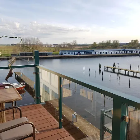 Ferienwohnung Yachthafenidyll - Direkte Wasserlage Am Hafen *
