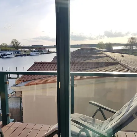 Ferienwohnung Yachthafenidyll - Direkte Wasserlage Am Hafen
