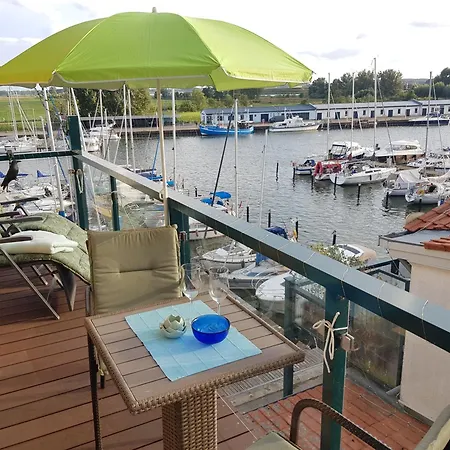 Apartment Ferienwohnung Yachthafenidyll - Direkte Wasserlage Am Hafen *