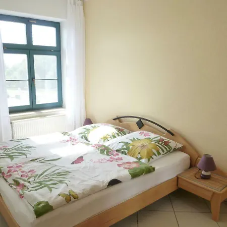 Yachthafenidyll - Direkte Wasserlage Am Hafen *