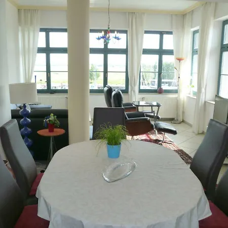 Ferienwohnung Yachthafenidyll - Direkte Wasserlage Am Hafen