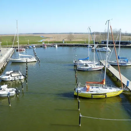 Yachthafenidyll - Direkte Wasserlage Am Hafen Lägenhet Karlshagen