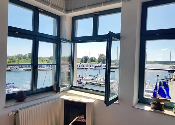 Apartmán Ferienwohnung Yachthafenidyll - Direkte Wasserlage Am Hafen Karlshagen