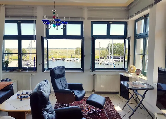 Ferienwohnung Yachthafenidyll - Direkte Wasserlage Am Hafen Apartmán *