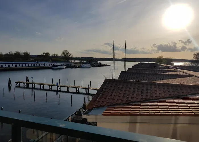 Ferienwohnung Yachthafenidyll - Direkte Wasserlage Am Hafen *