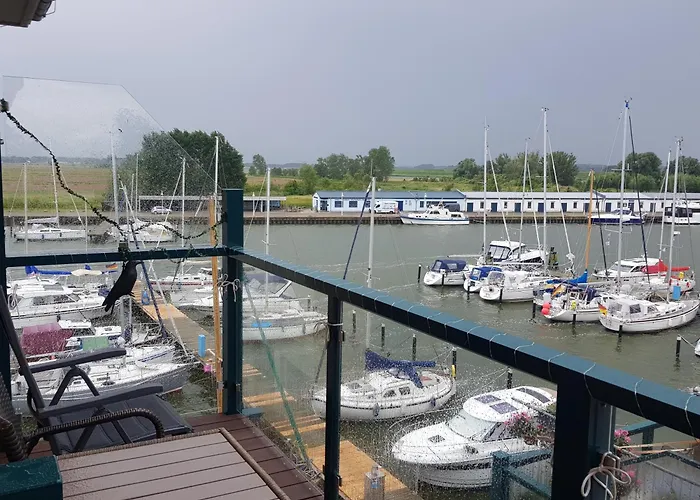 Ferienwohnung Yachthafenidyll - Direkte Wasserlage Am Hafen Apartmán Karlshagen