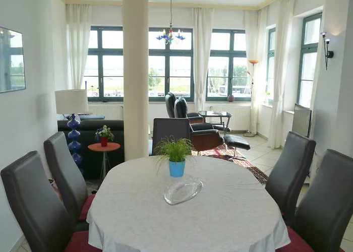 Ferienwohnung Yachthafenidyll - Direkte Wasserlage Am Hafen
