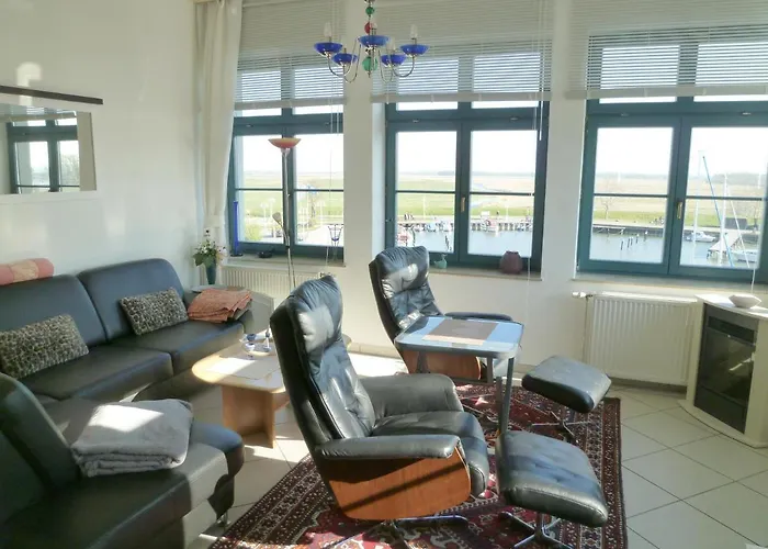 Ferienwohnung Yachthafenidyll - Direkte Wasserlage Am Hafen Apartmán *